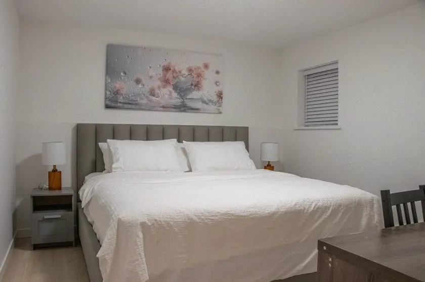 King&Queen Size 2BEDRooms Suite with Private Entry - Image 1
