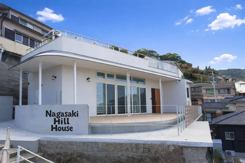 [Up to 16 people] Newly built private rental | Rooftop Jacuzzi, Nagasaki night view | Free parking | Luxurious living on a hillside - Image 1
