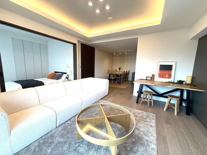 W10 / 10 minutes from the station / Top floor with a great view of the river, 4LDK, 88㎡ / Private parking available / About 30 minutes to the airport - Image 1