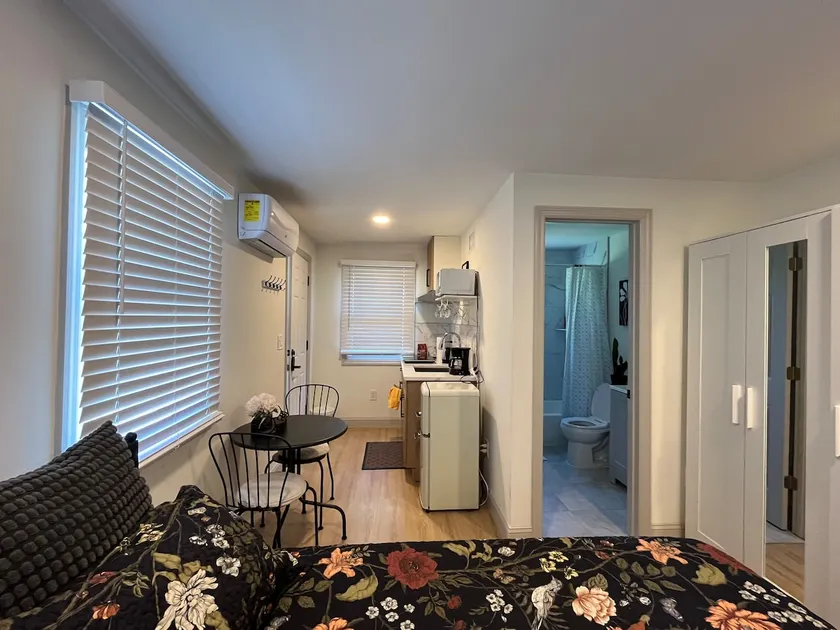 Entire Unit in Downtown Princeton - Image 1