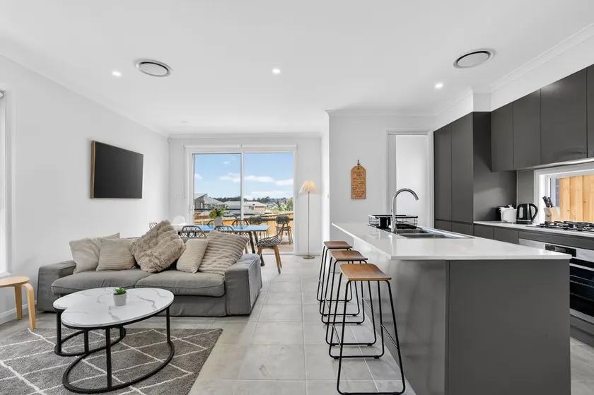 Leppington 5BR With Parking And Close To ED Square - Image 1