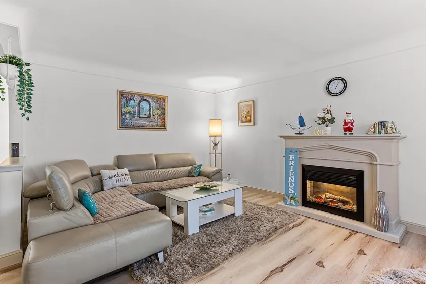 Spacious 3BR Warren Home Near GM Workspace Hub - Image 1