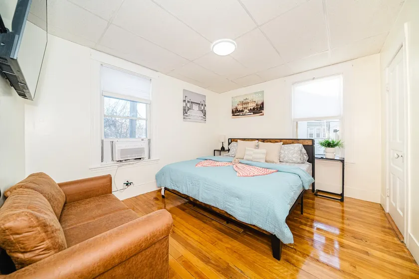 Modern 3BR | Walk to Clark Uni | FREE Parking 4/1 - Image 1