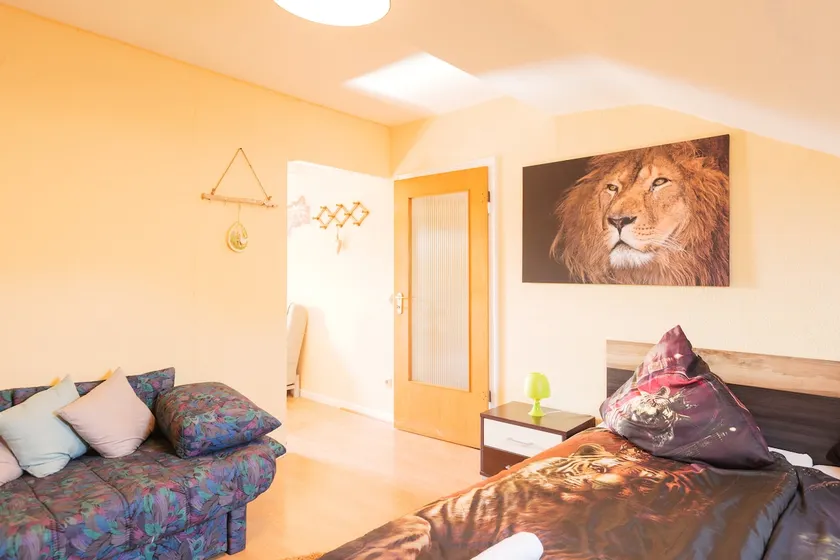 - Savanna Lodge Deluxe with Exclusive Design - Apartment 75sqm - Central Location - Terrace with View - Completely Renovated 2024 with Smart TV & Netflix - Separate Kitchen - Free Parking - Near Airport & Train - Image 1