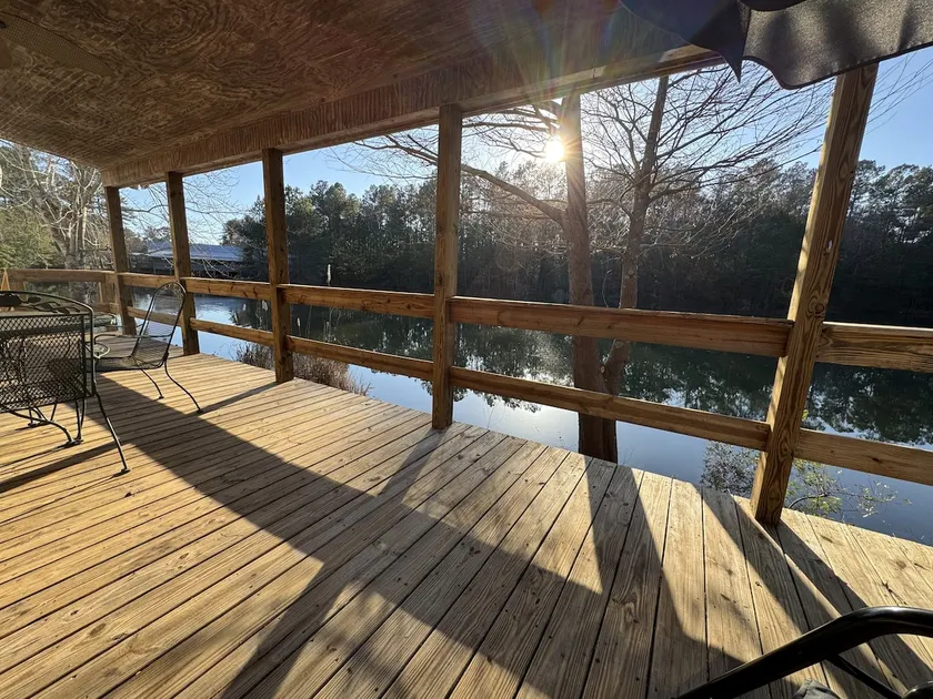 Country Lake Getaway - Image 1