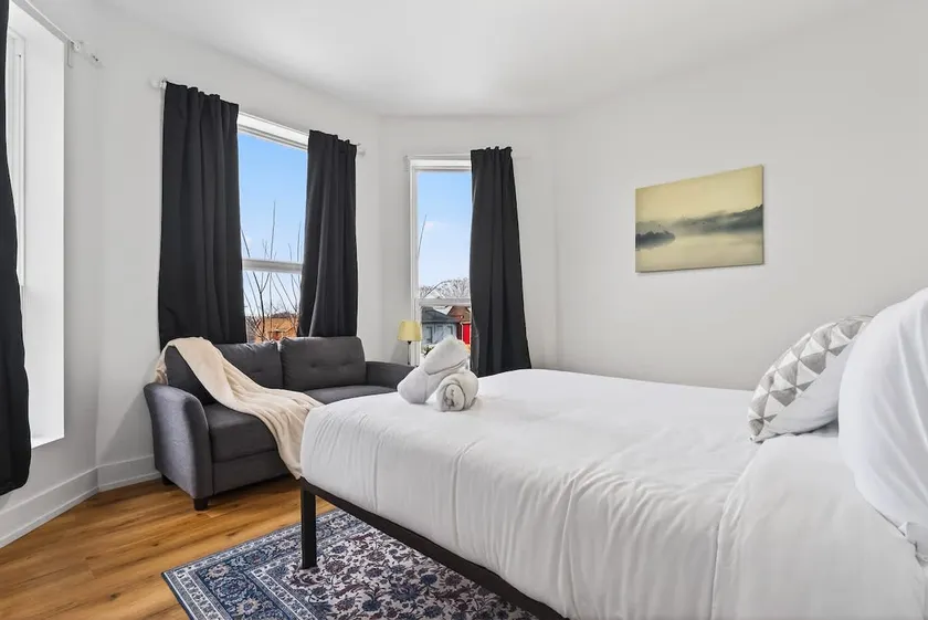 Modern 2BR + Sofa Bed | Sleeps 6 | Free Parking - Image 1