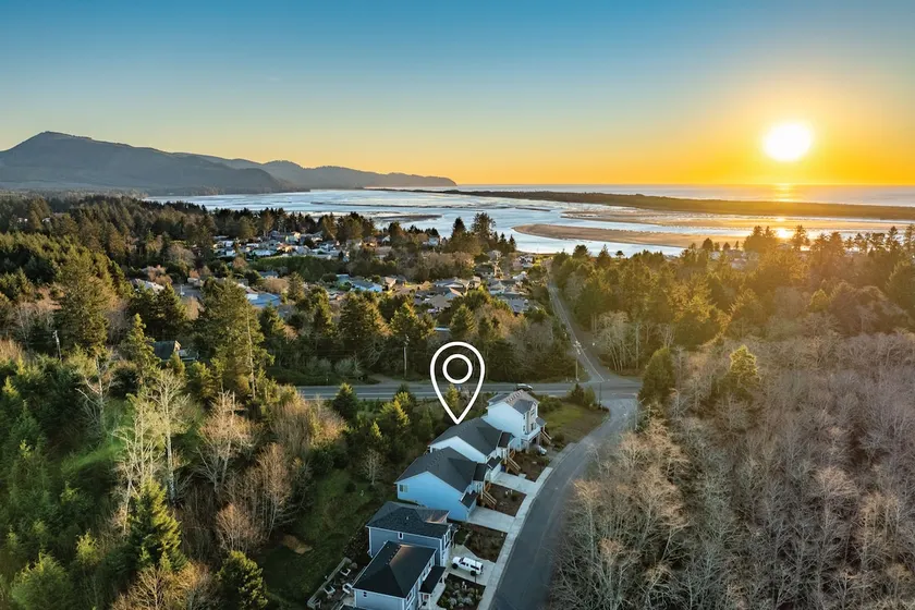 Oregon Coast Escape |Hot Tub+Game Room| Sleeps 10 - Image 1