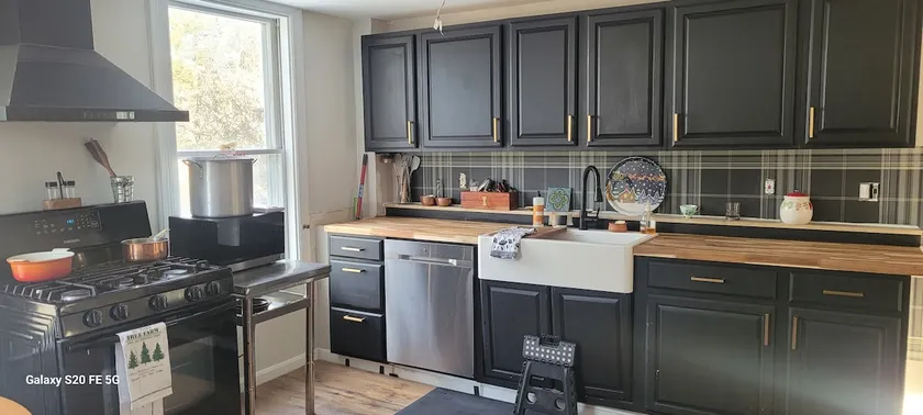 Renovated 2BR Apt -Sleeps 6, Free Pkng, Near Salem - Image 1