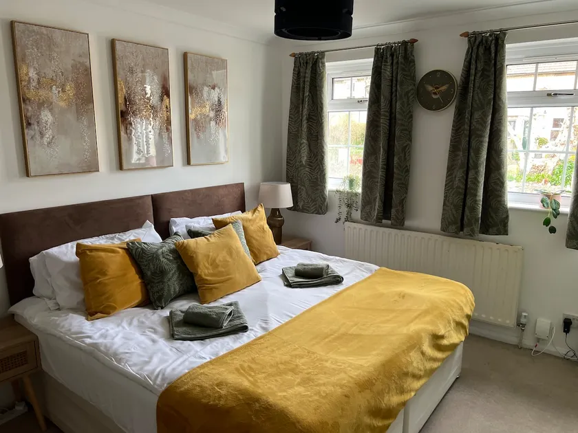 Maidstone Tranquil Retreat – 3 Bed Home - Image 1