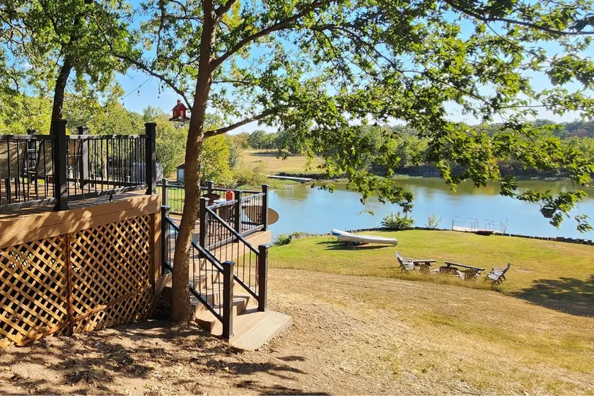 Moonlight Bay Cabin with Private Lake Access - Image 1