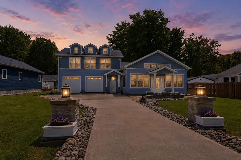Eriesistable Escape | Lake Views + Hot Tub - Image 1