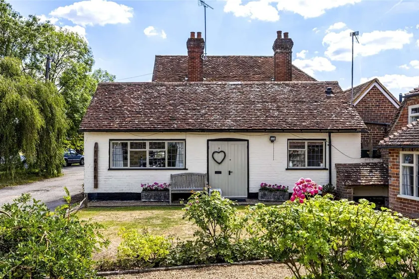 Peaceful guest house of 13th century cottage - Image 1