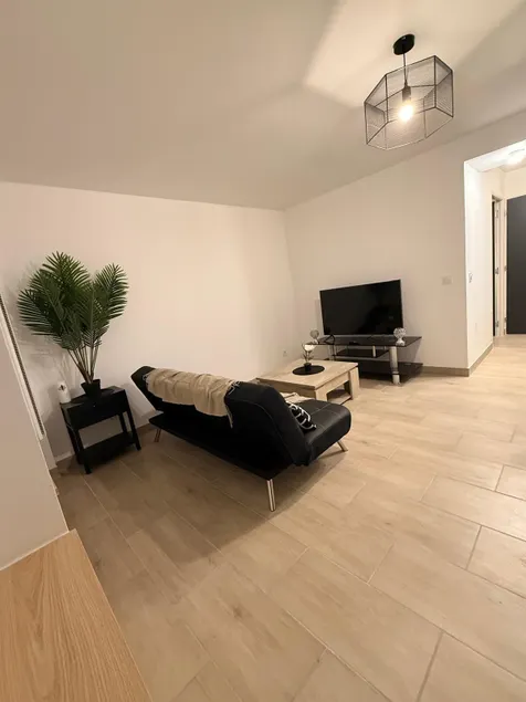 Refurbished apartment - Image 1