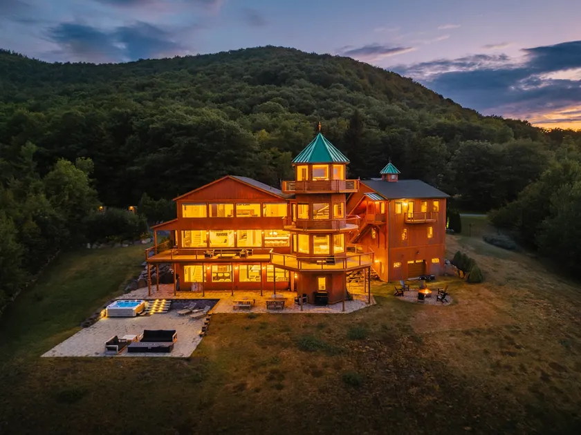 The Watchtower | Pool, XL Hot Tub, Views & Privacy - Image 1