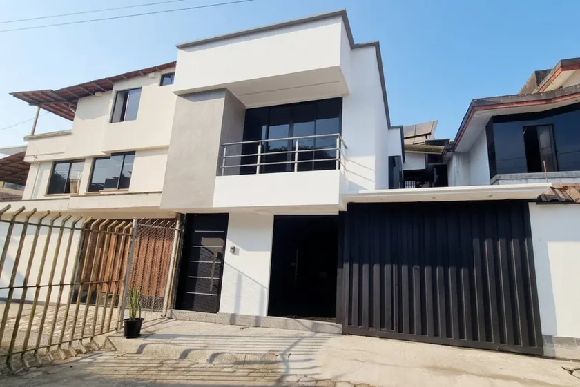 Luxury Suite, Av. Río Lelia (Private Development) - Image 1