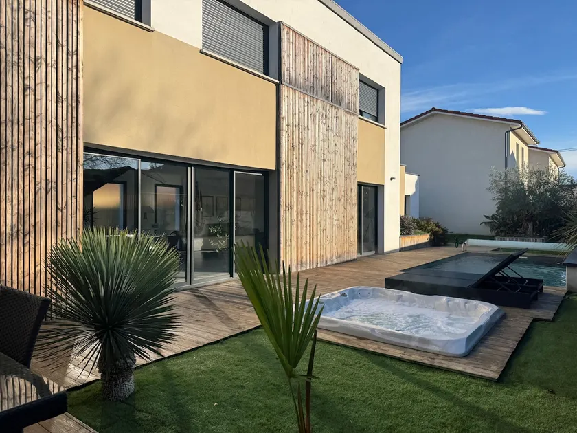 Comfortable architect's house. - Image 1