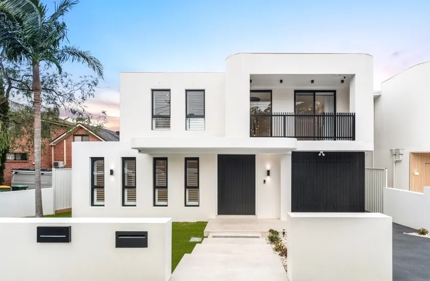 Brand new luxury house 4 bedroom in Bankstown - Image 1
