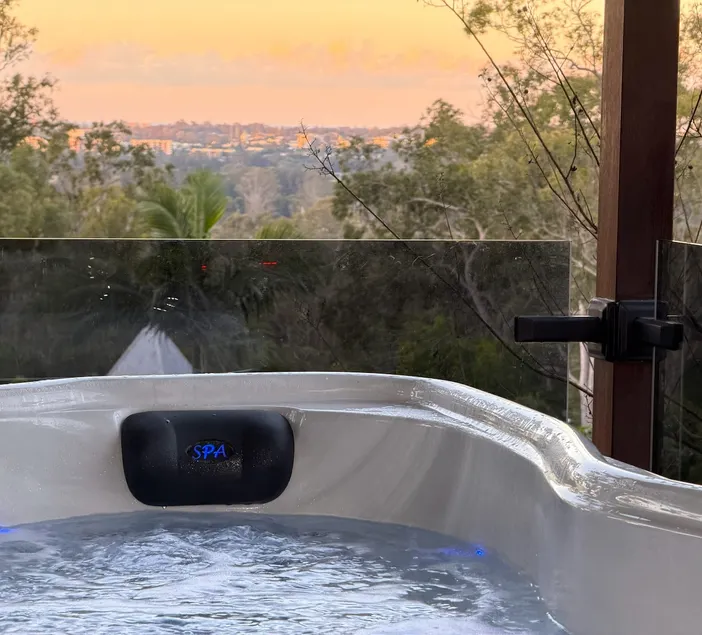 Romantic Spa Retreat Private Sauna & Hot Tub - Image 1