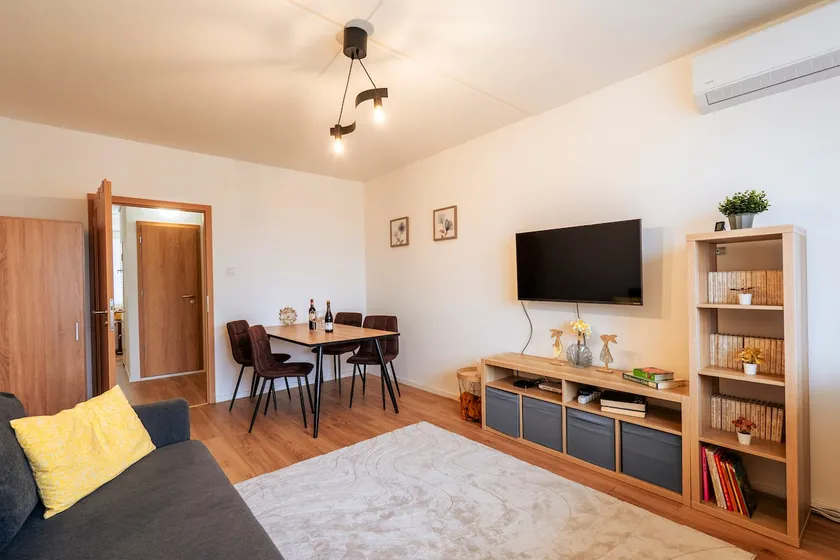 Family Flat, Kids' Room, Workspace, Fast WiFi - Image 1