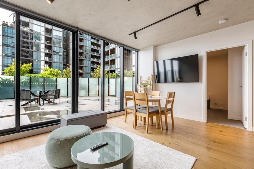 Resort-Style 3BR Near CBD with Courtyard - Image 1