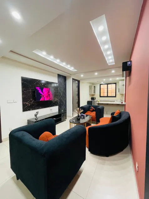 Luxury Furnished One Bedroom Appartment - Image 1
