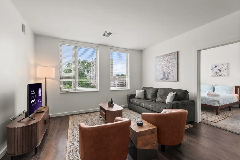 2BR Near Clinic & Case Western w/ Parking - Image 1