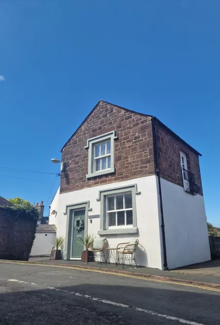 Thimble Cottage on the Coast Check out our insta! - Image 1