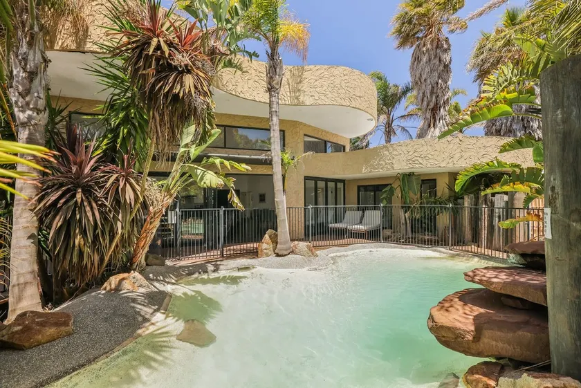 Island Paradise - Image 1