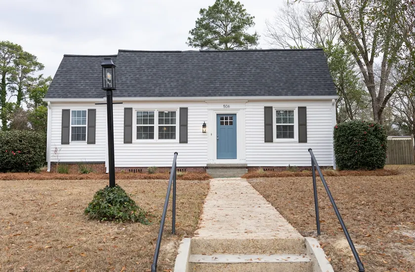 Walkable Vidalia Retreat - Image 1