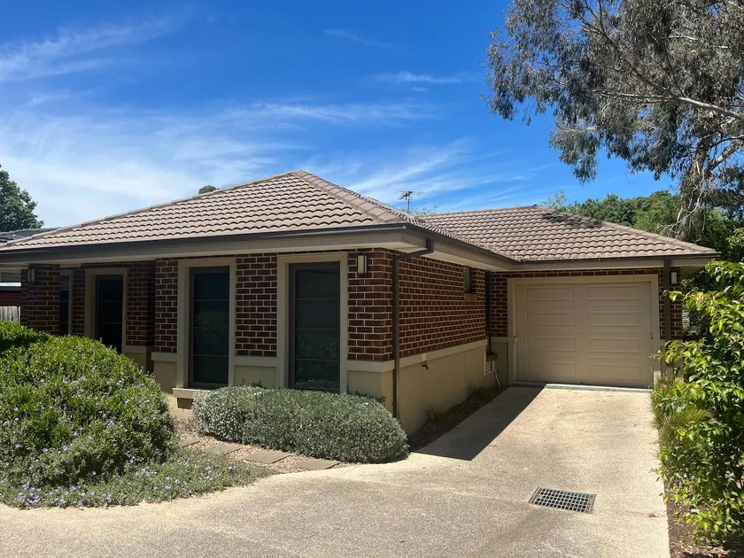 Your Leafy Ivanhoe Retreat - Image 1