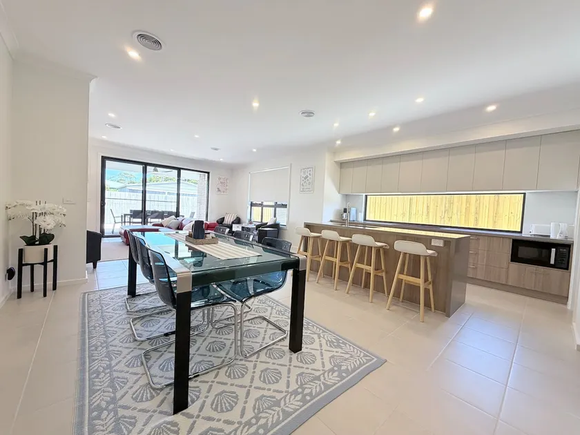 Urban Island Escape - Central Cowes - Image 1