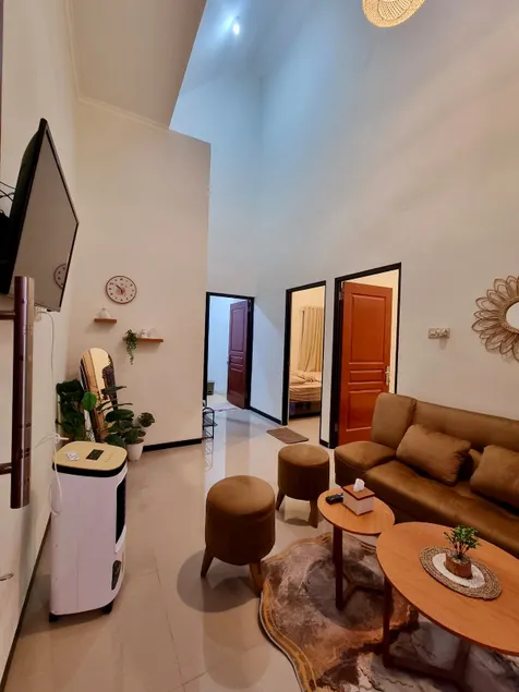 Villa Yora (Malang & Batu Homestay) - Image 1