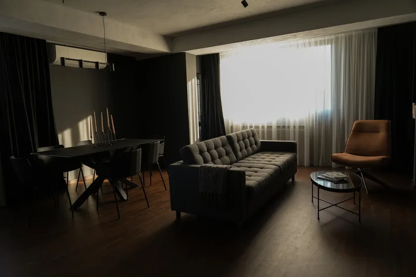 Flat 6 - Luxury Designer Apartment - Image 1