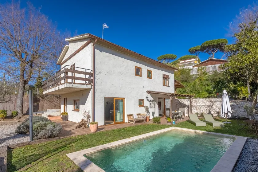 Ideal for families! Pool, BBQ, and relaxation - Image 1