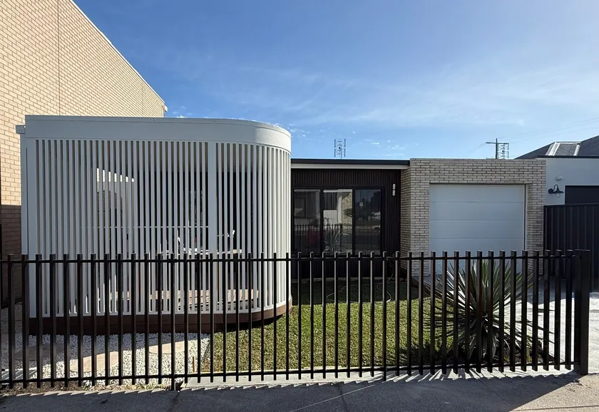 Castaway 2br Waterfront Lakes Entrance - Image 1