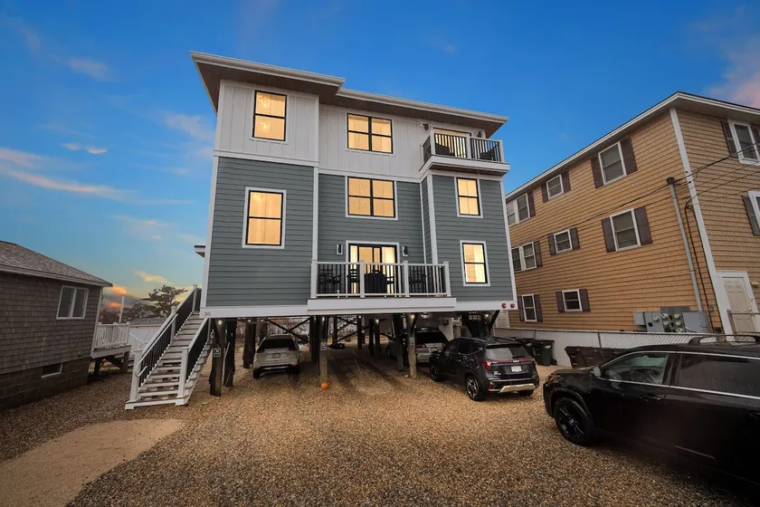 Beach Retreat-Sunset Views-Arcade-steps to beach - Image 1