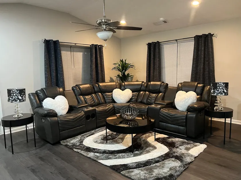 Oak Circle Villa - Image 1