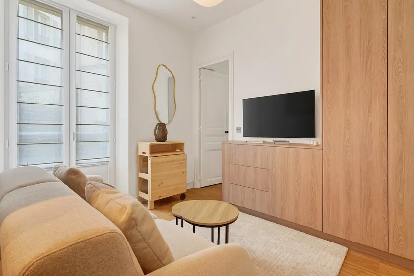 Modern apartment near subway - Image 1