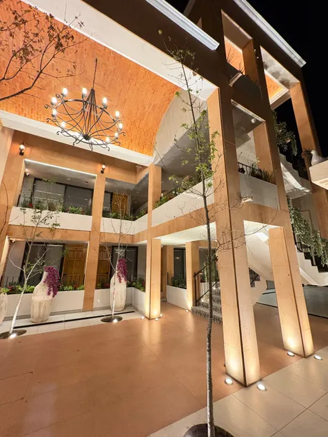 Colonial, cultural, and centrally located loft with a patio - Image 1