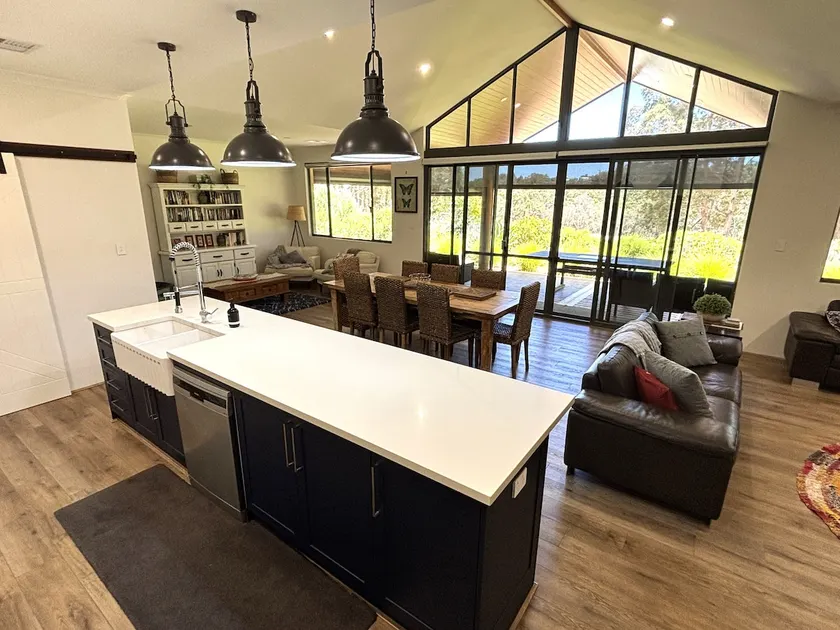 Forest Retreat for Families & Groups | Sleeps 11 - Image 1