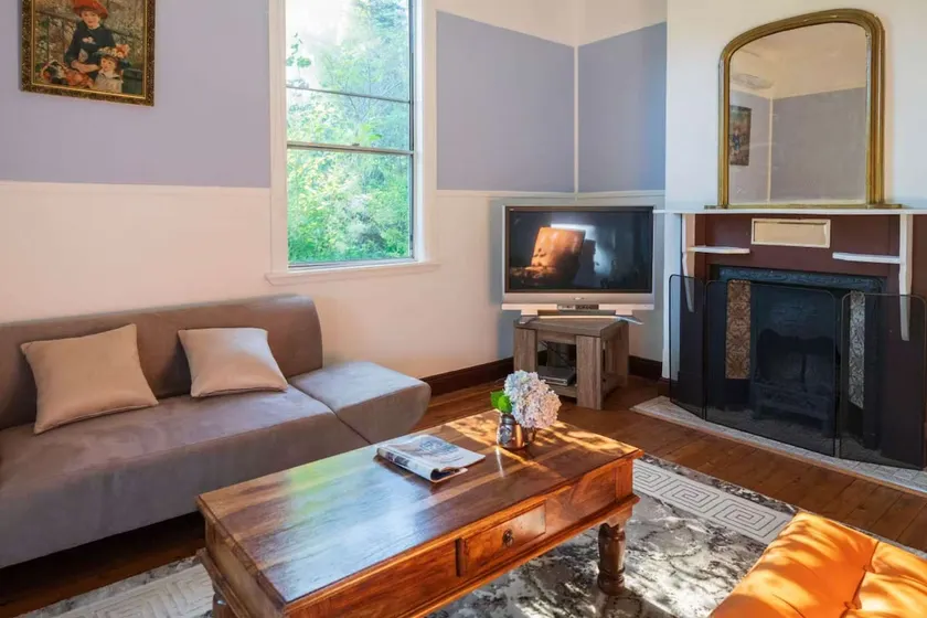 Homelike Suites in Central Leura Minutes to Shops & Train - Image 1
