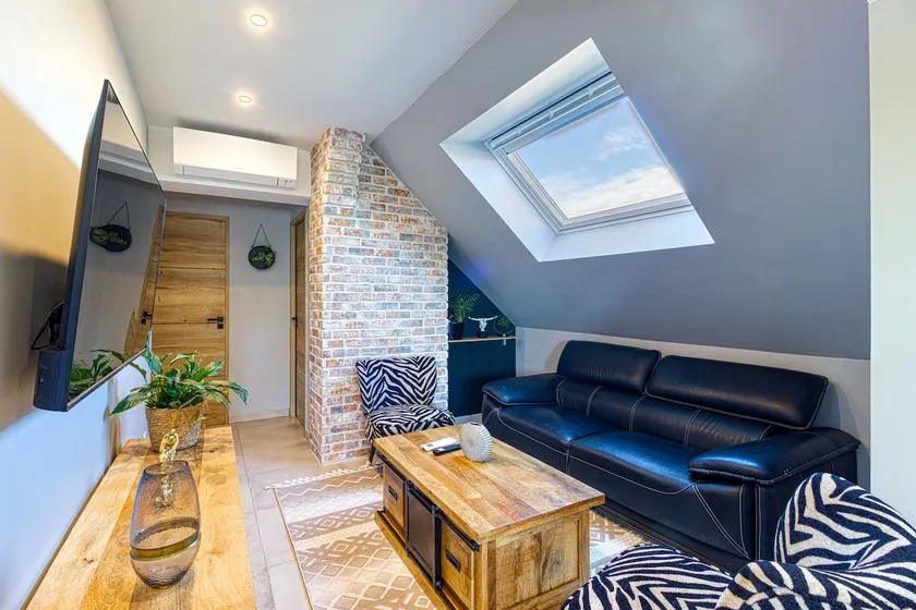 Warm, close to the beach. - Image 1