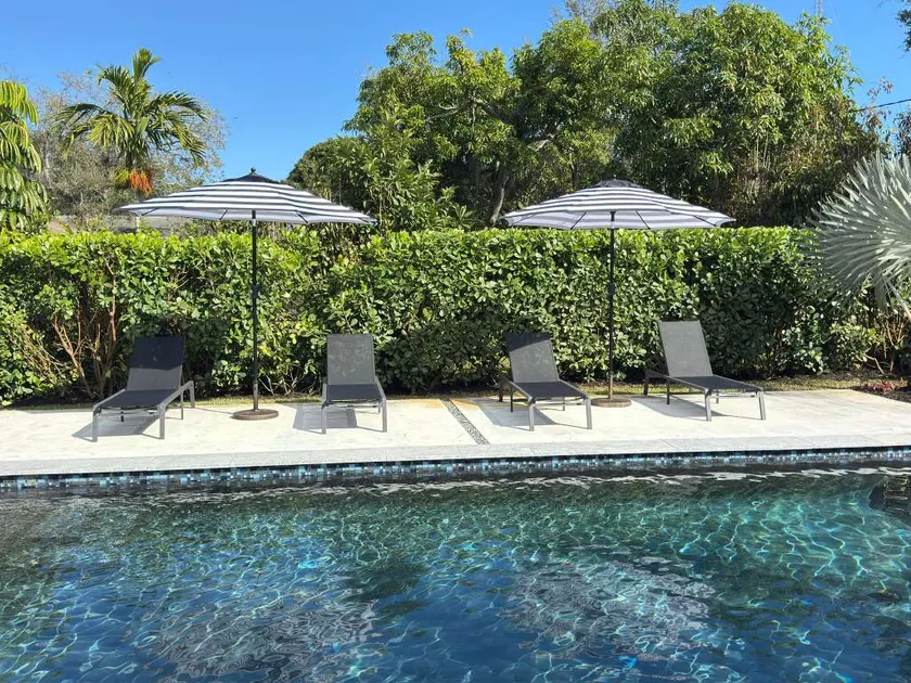 4BR Pool | 5 Min Hard Rock Stadium | Sleeps 8 - Image 1