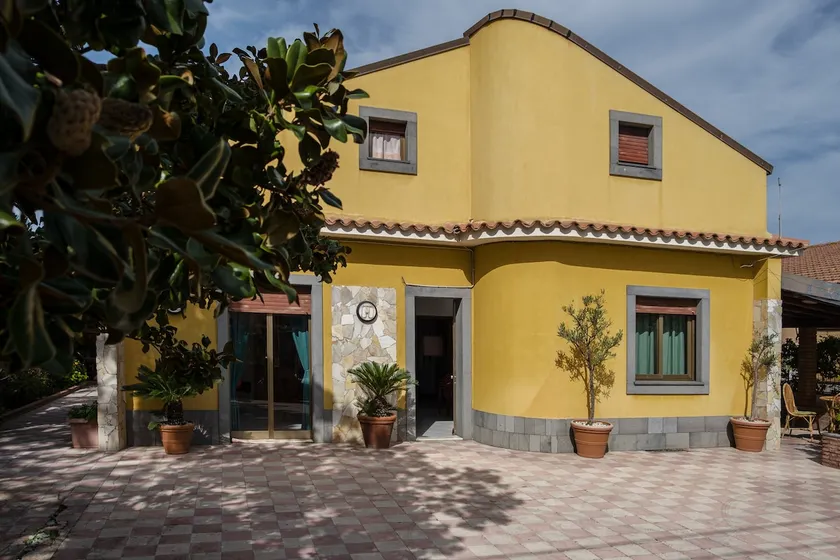 Ferienhaus Agnone Bagni am Strand - Image 1