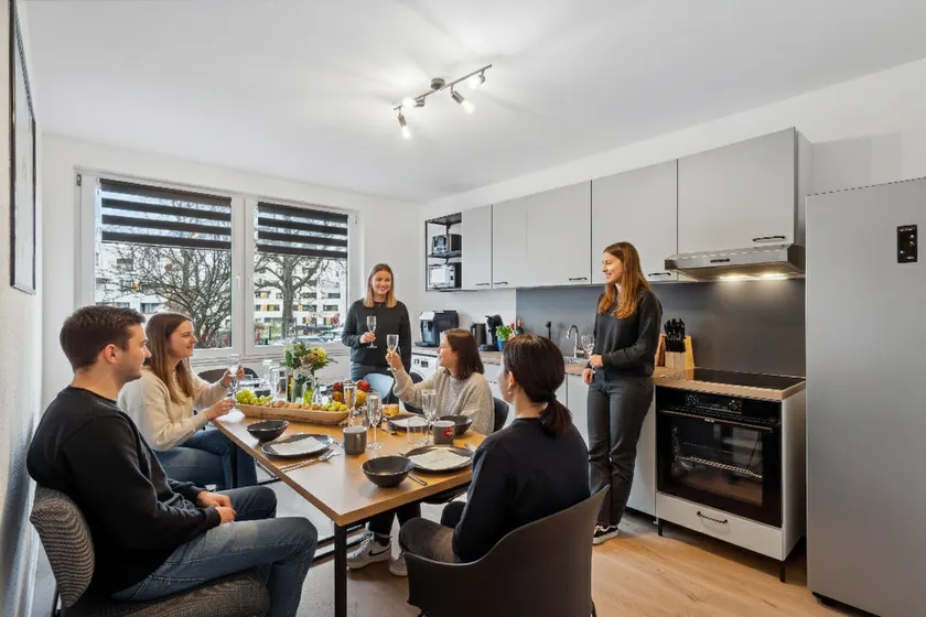 Premium Quarter One - 5 Rooms & 2 Parking Spaces - Image 1