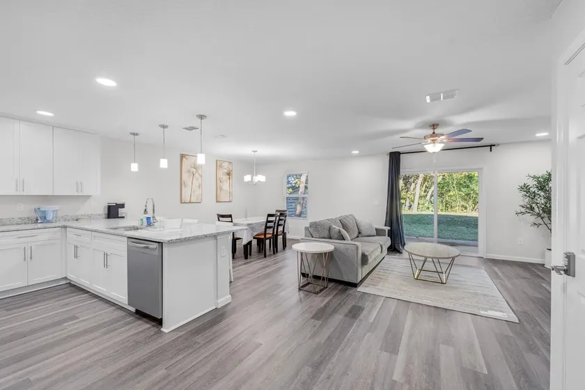 3Mi Beach Beautiful 4BR@ Central Jax - Image 1