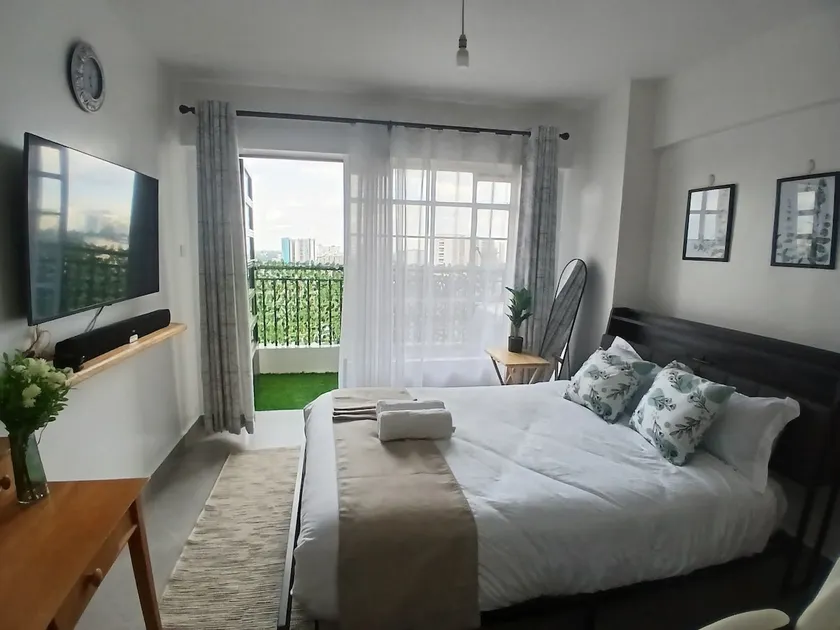 Elegant City Studio at Grand Midtown Apartments - Image 1