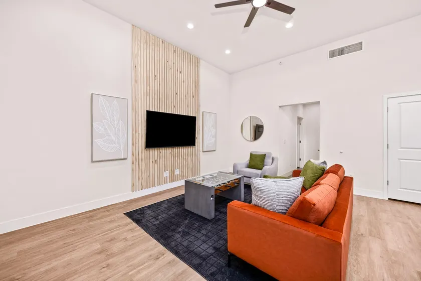 Boho 3 Bed Limberlost near UofA Epic - Image 1