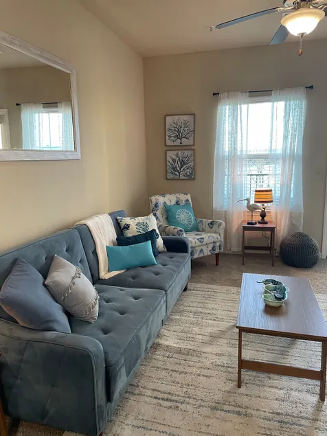 Coastal Comfort offers 1 Bed/1Bath with Lakeview. - Image 1