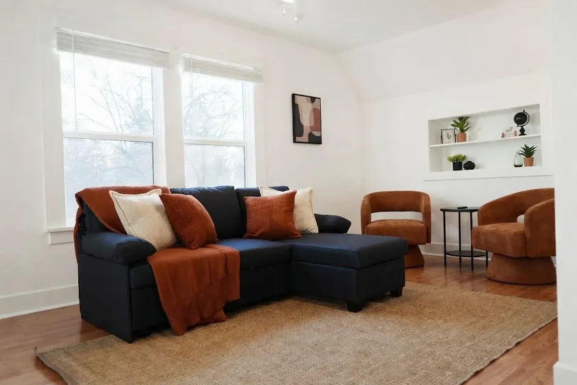 Stylish South Hill Apt | Convenient Location - Image 1